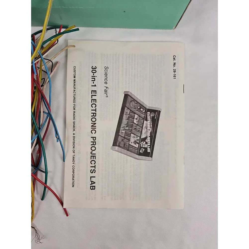 Vintage Radio Shack Science Fair 30 In One Electronic Project Lab 28-161